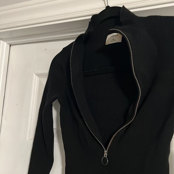 WILFRED BLACK  ZIPPER SWEATER TOP - Picture 2 of 2